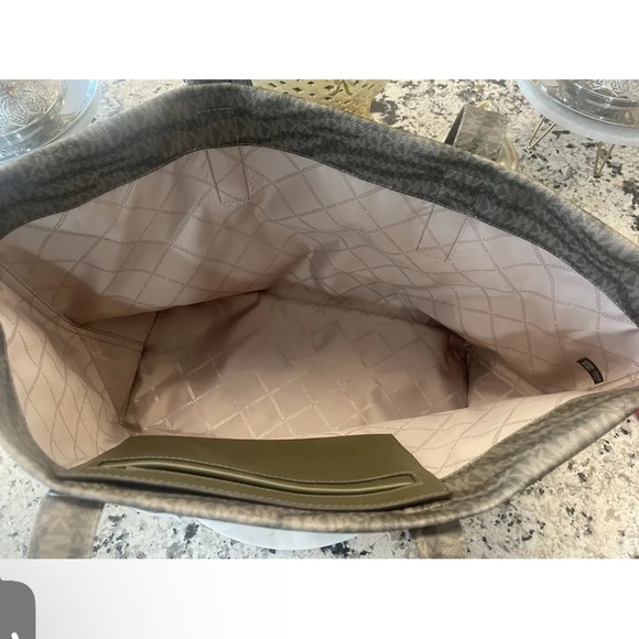 NWT MICHAEL Michael Kors Large Logo Animal Print Tote Olive with Signature Logo - Picture 3 of 9